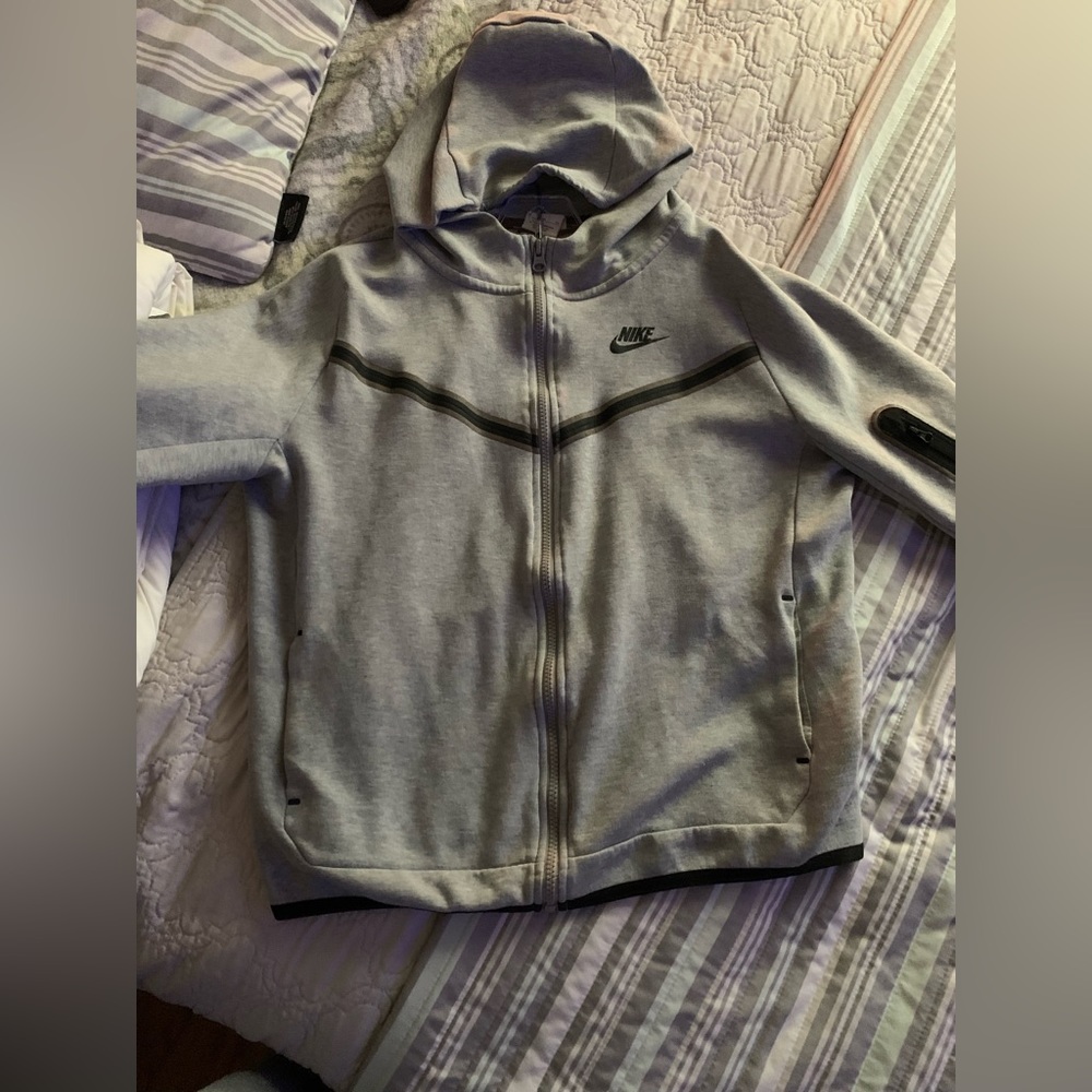 Nike tech fleece zip up size Xl kids
